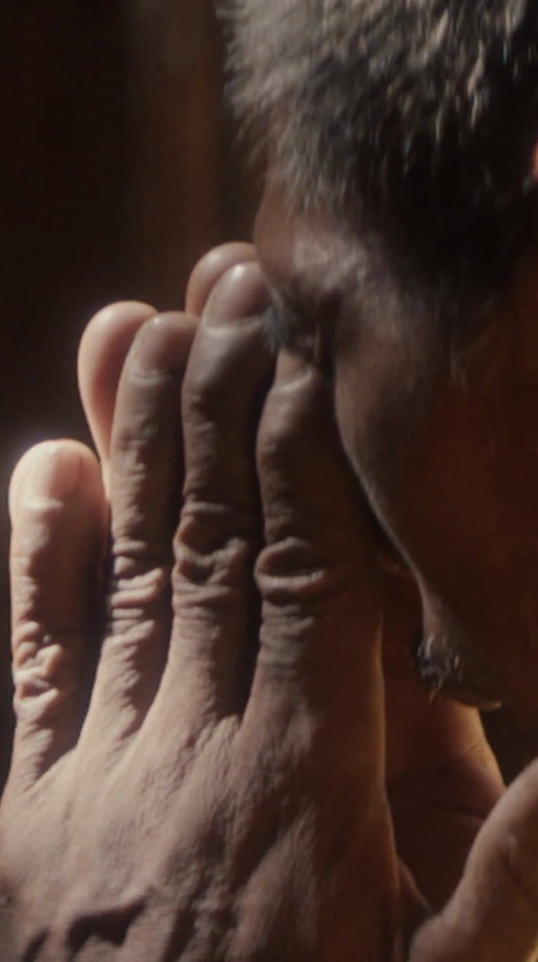 Virgilio’s hands pressed together in prayer during the operation.