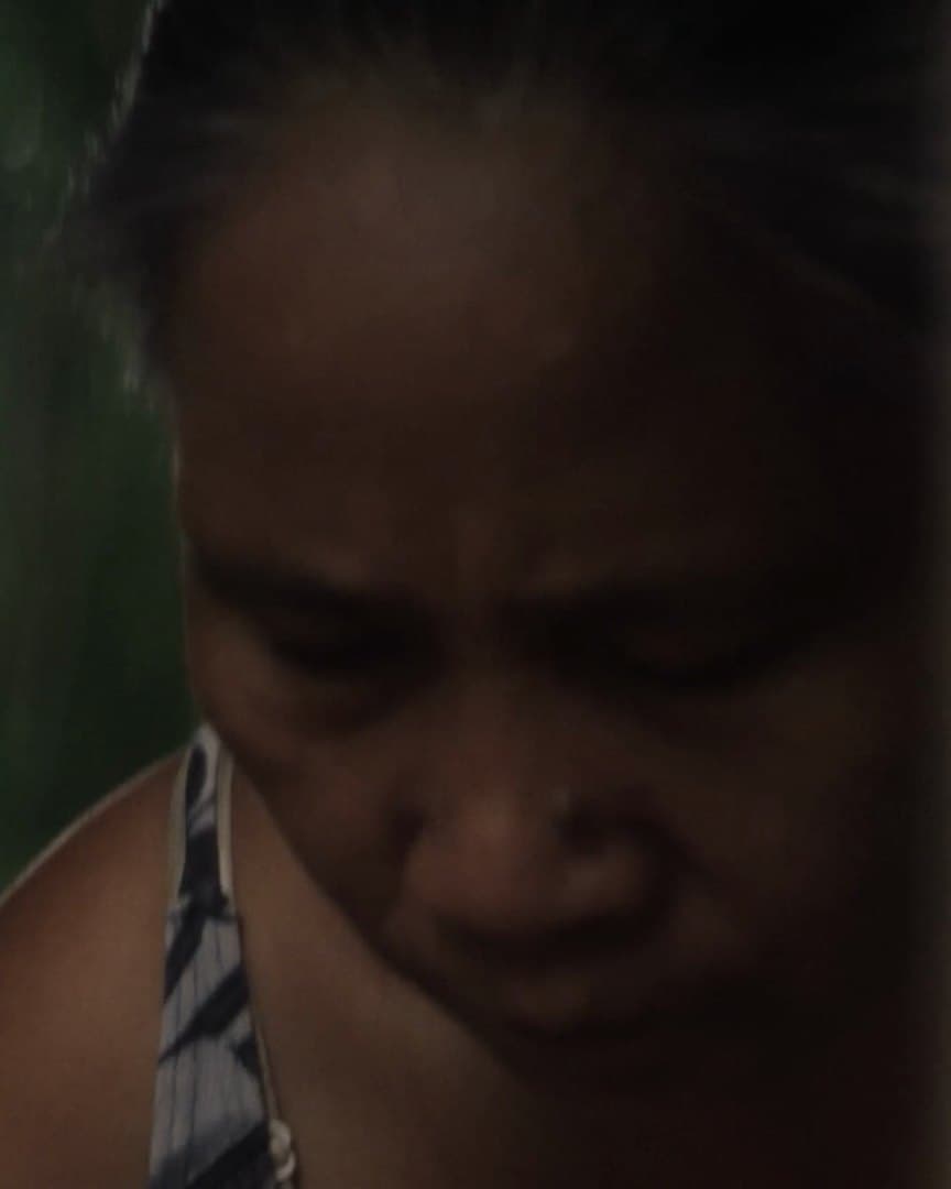 Joanaly with her head bowed.